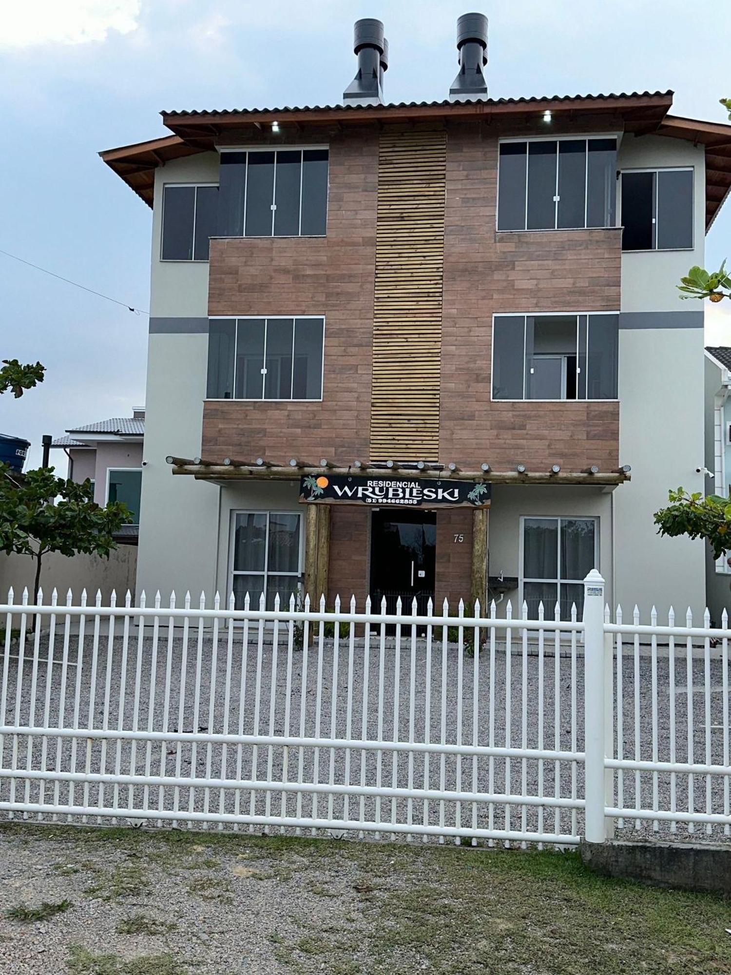 Residencial Wrubleski Sc Pinheira Eksteriør bilde