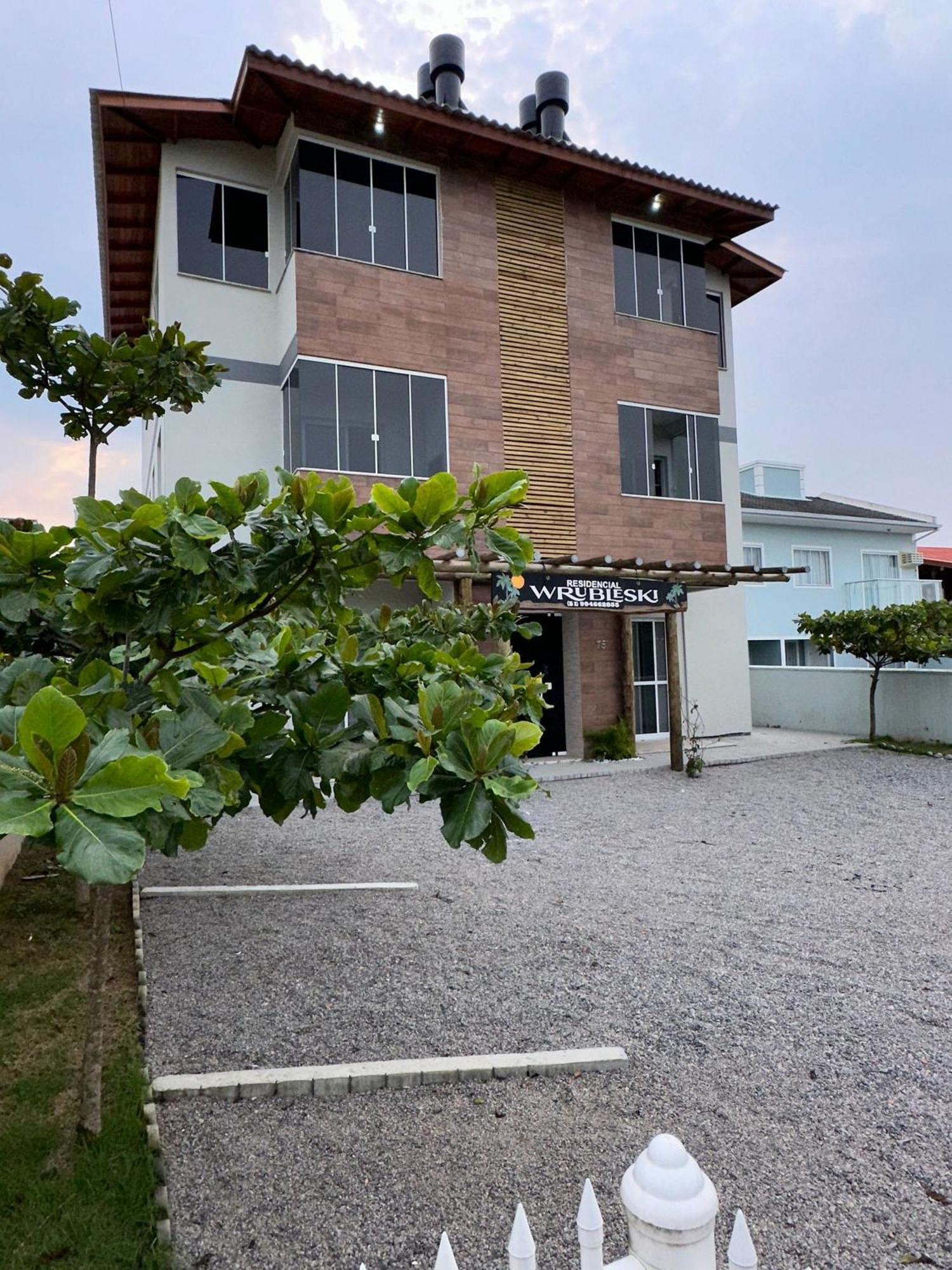 Residencial Wrubleski Sc Pinheira Eksteriør bilde