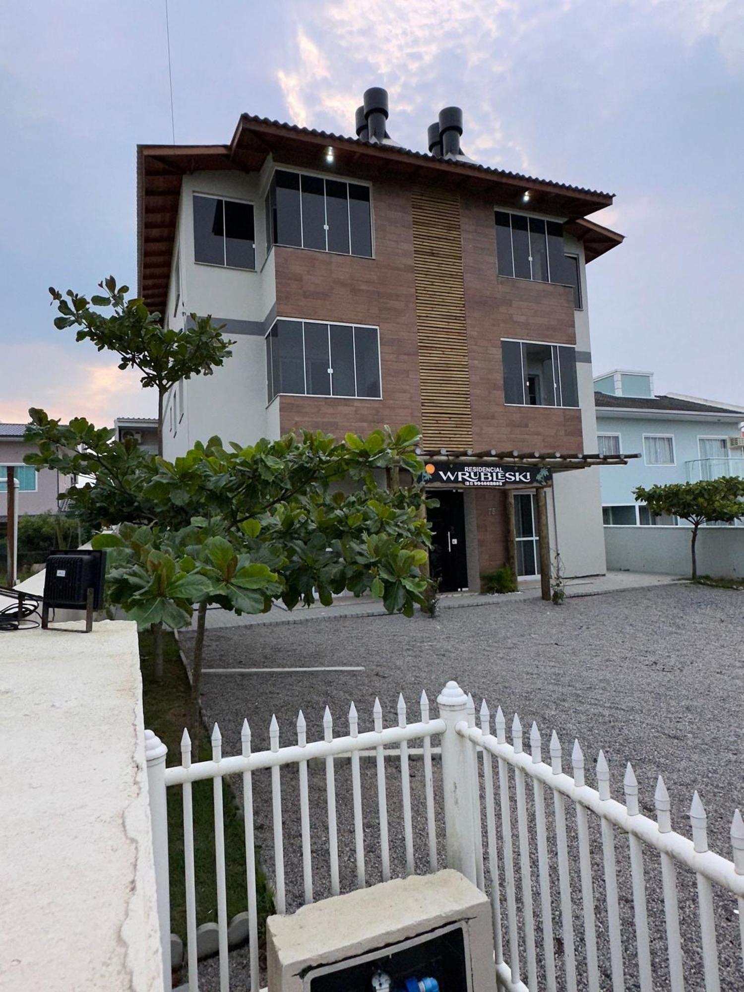 Residencial Wrubleski Sc Pinheira Eksteriør bilde