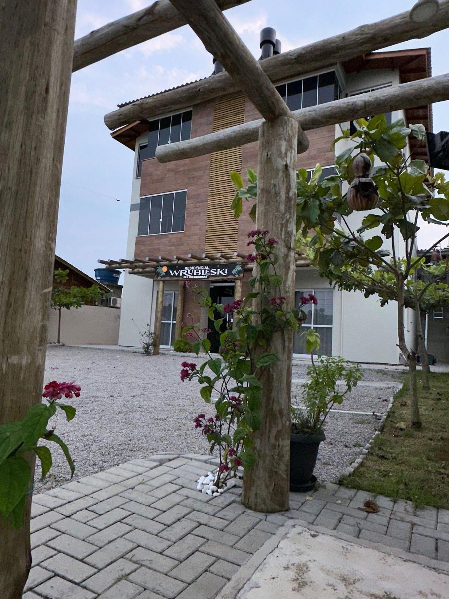 Residencial Wrubleski Sc Pinheira Eksteriør bilde