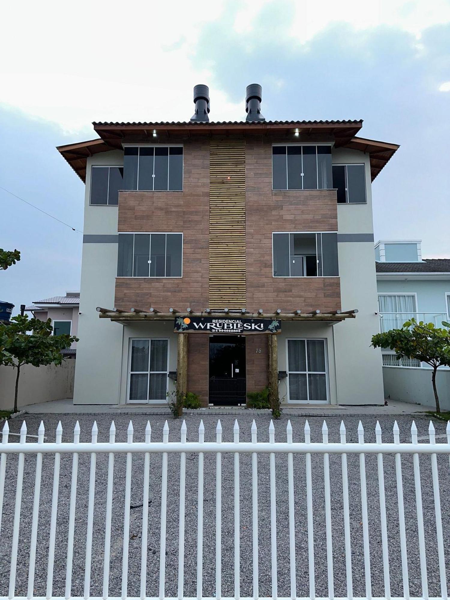 Residencial Wrubleski Sc Pinheira Eksteriør bilde
