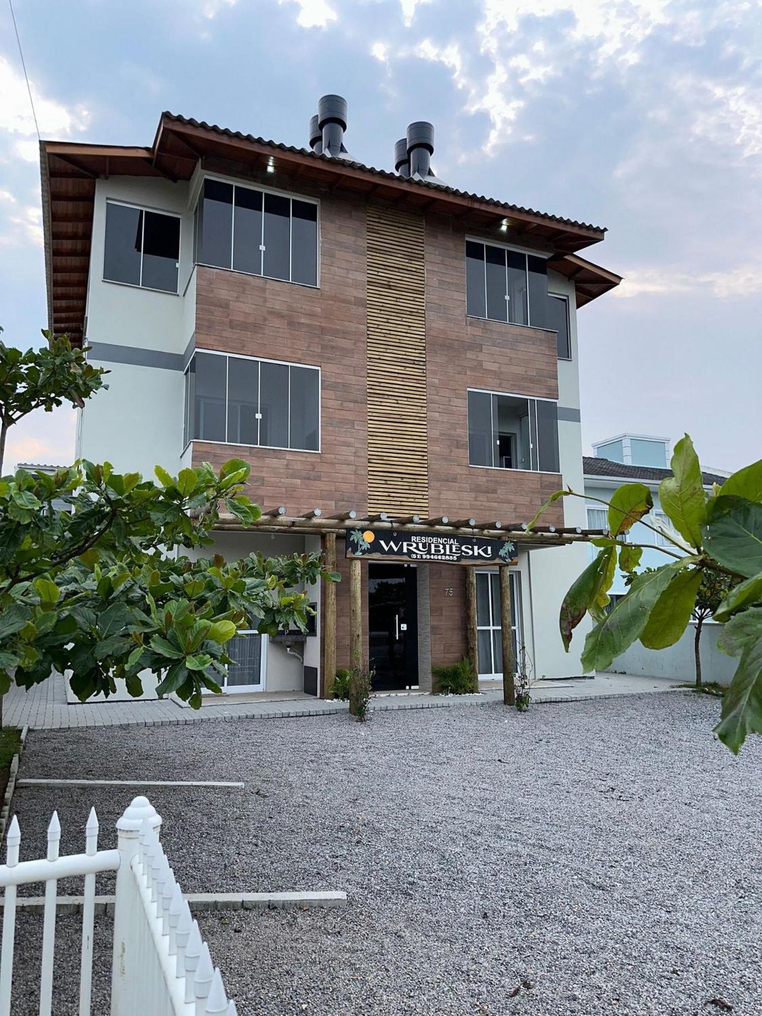 Residencial Wrubleski Sc Pinheira Eksteriør bilde