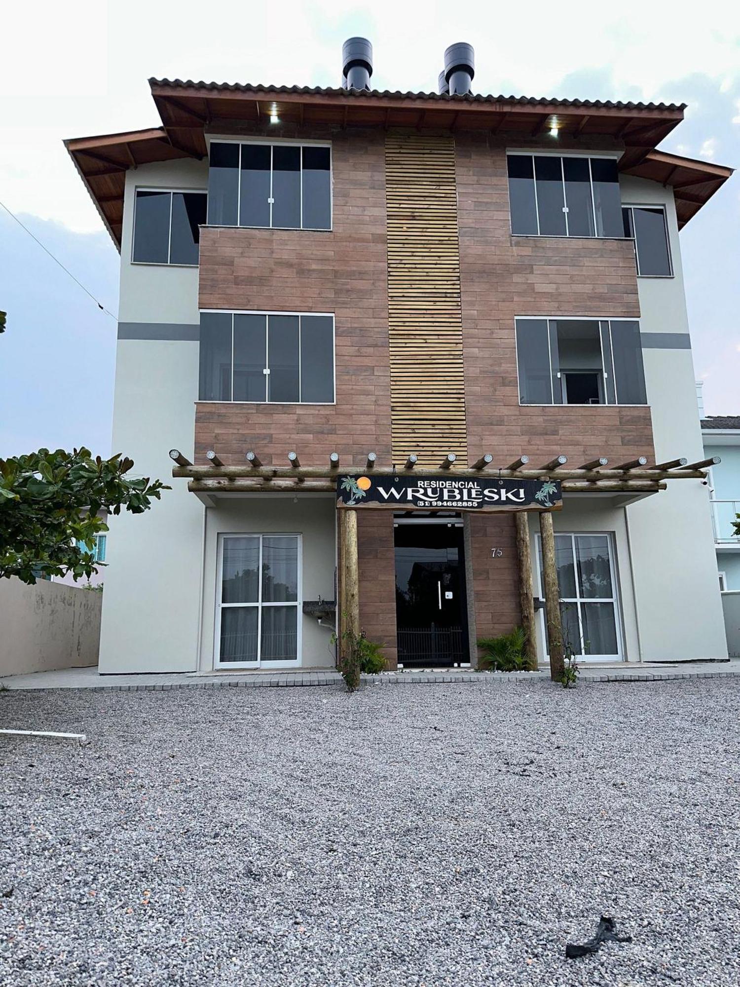 Residencial Wrubleski Sc Pinheira Eksteriør bilde