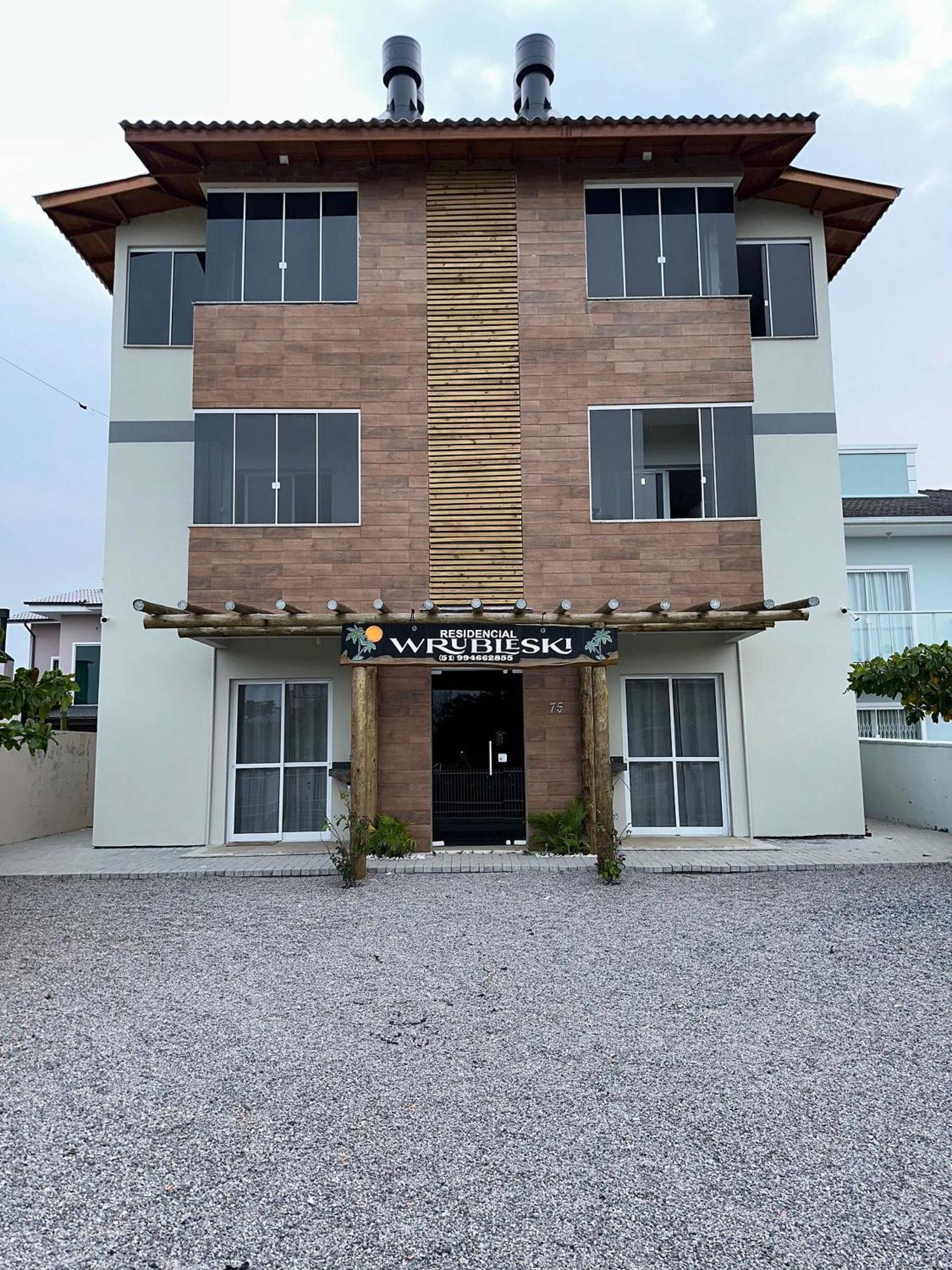 Residencial Wrubleski Sc Pinheira Eksteriør bilde